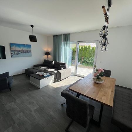 Doppelhaushaelfte Mit Terrasse Villa Elmenhorst/Lichtenhagen Exterior photo
