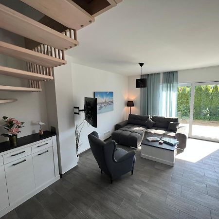 Doppelhaushaelfte Mit Terrasse Villa Elmenhorst/Lichtenhagen Exterior photo