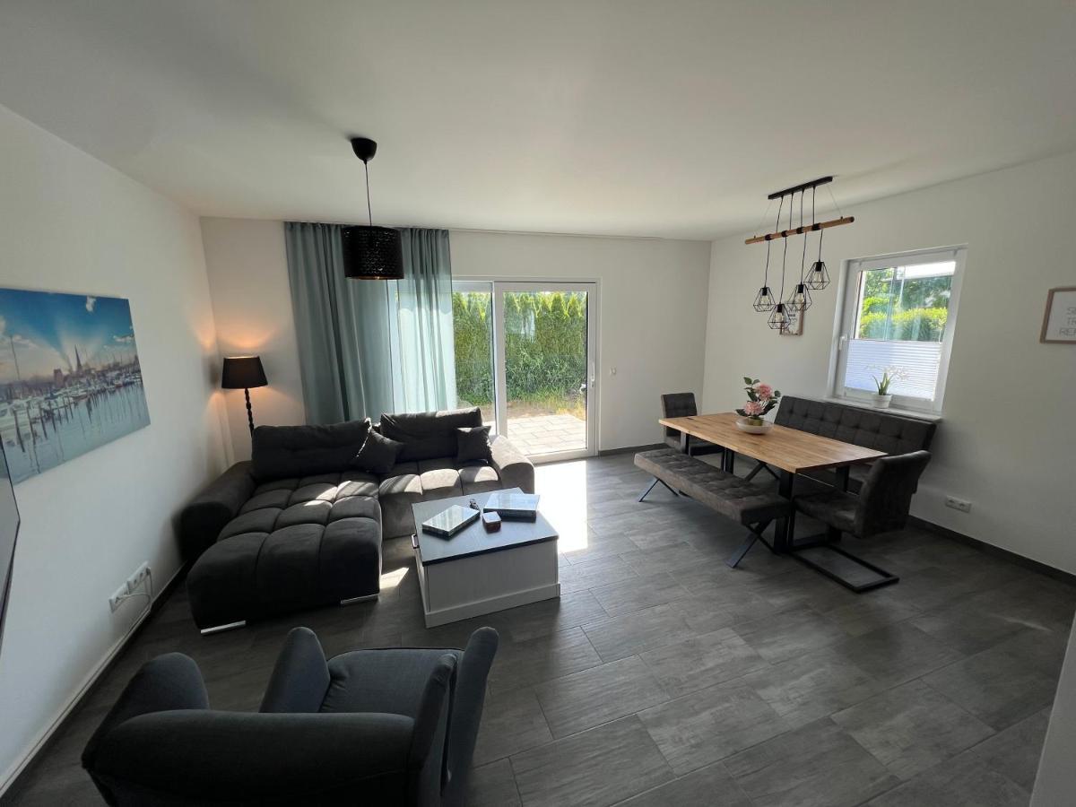 Doppelhaushaelfte Mit Terrasse Villa Elmenhorst/Lichtenhagen Exterior photo