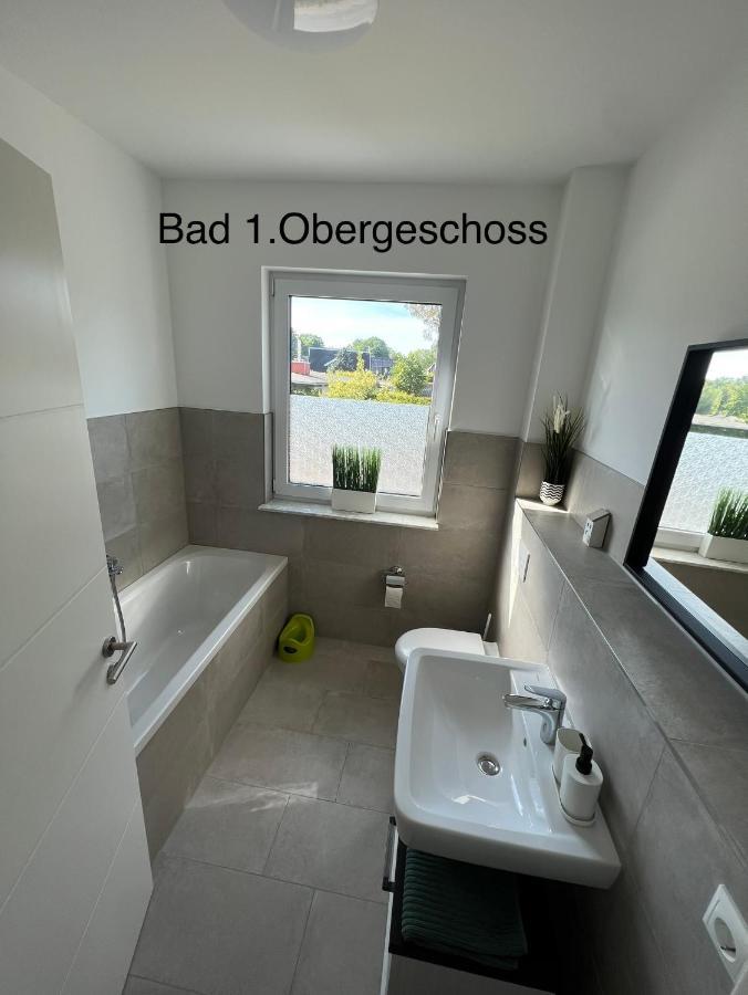 Doppelhaushaelfte Mit Terrasse Villa Elmenhorst/Lichtenhagen Exterior photo